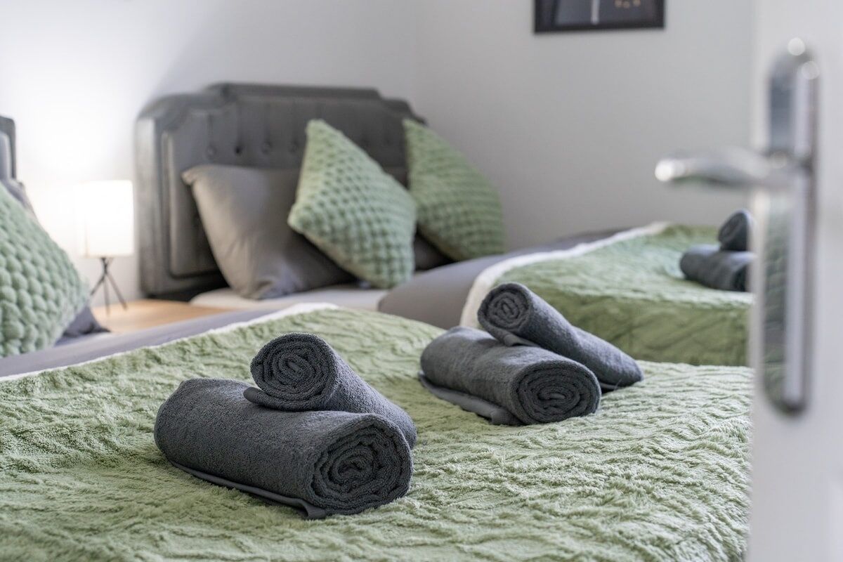 1 bedroom, iron/ironing board, internet, bed sheets