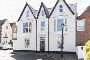 Exterior - Open Mind Property - Apartment with 2 Double Beds (Portsmouth)