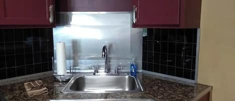 Duplex | Private kitchen | Mini-fridge, microwave