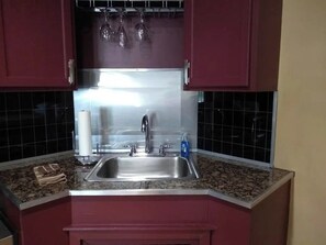 Duplex | Private kitchen | Mini-fridge, microwave - Southern Comfort Suites (Mayfield)