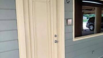 Classic Single Room | Desk, laptop workspace, iron/ironing board, free WiFi