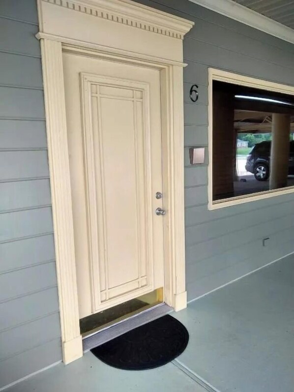 Classic Single Room | Desk, laptop workspace, iron/ironing board, free WiFi - Southern Comfort Suites (Mayfield)