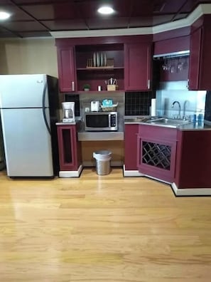 Mini-fridge, microwave - Southern Comfort Suites (Mayfield)