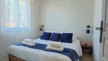 2 多间卧室、熨斗/熨衣板、旅行婴儿床、床单