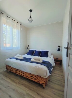 2 bedrooms, iron/ironing board, travel cot, bed sheets