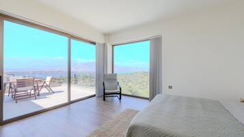 3 bedrooms, in-room safe, iron/ironing board, free WiFi