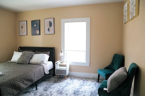 3 habitaciones, tabla de planchar con plancha, wifi y ropa de cama 