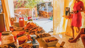 Villa, Multiple Bedrooms, Smoking, Balcony | Dining