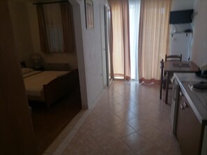 Internet, bed sheets - Apartments Libertas - Studio with Balcony and Sea View - (3) (Rogoznica)