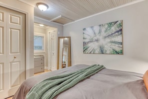 Classic-Apartment, 1 Queen-Bett und Schlafsofa | Hochwertige Bettwaren, Reisekinderbett, kostenlose Zustellbetten