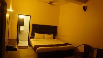 Standard Double Room | Desk, free WiFi