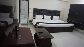 Desk, free WiFi