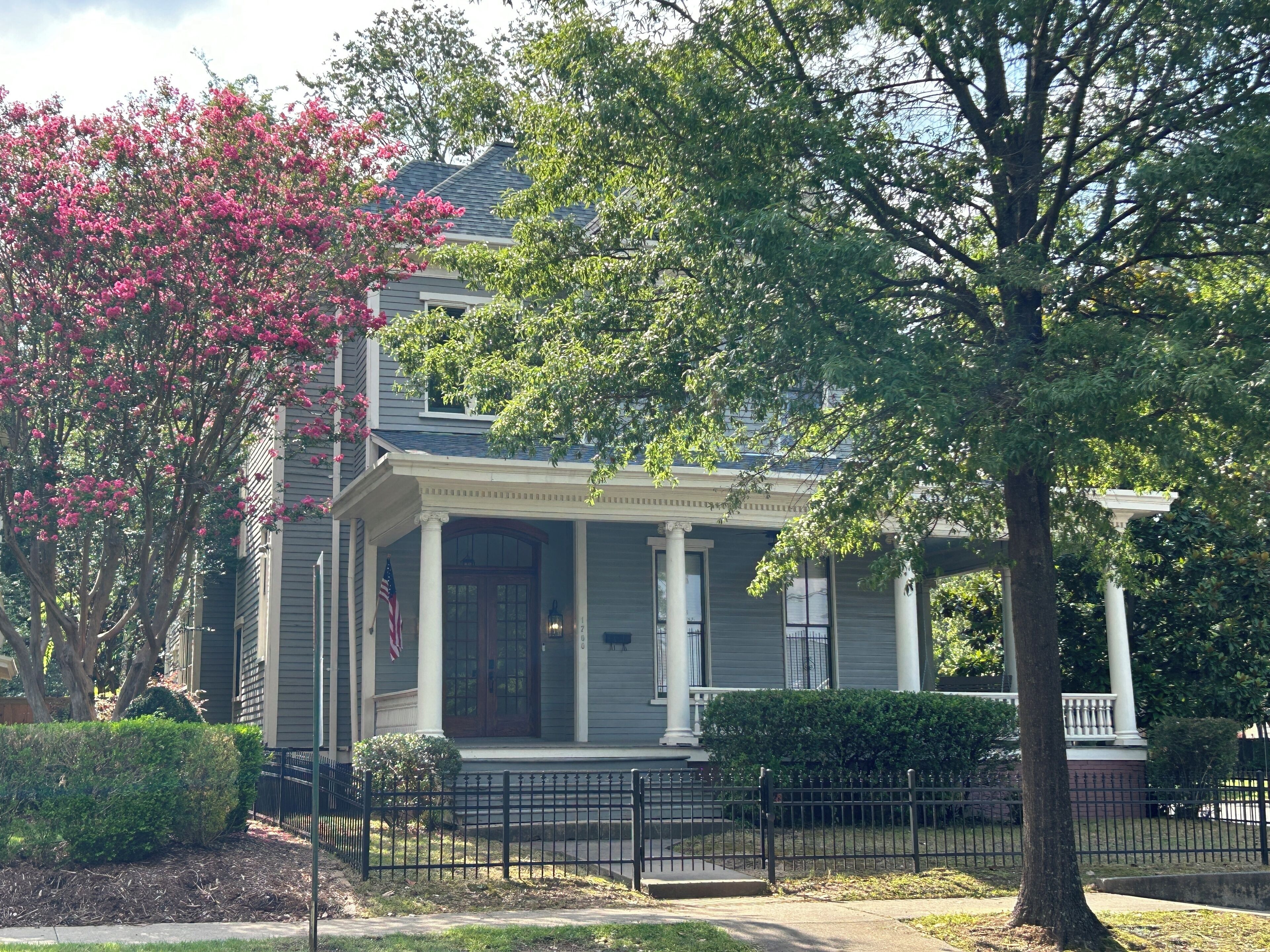 Fully Renovated 2/2 Victorian Home in SoMa. Governor's Mansion District