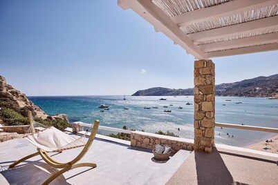 Thrilling Milos Villa | Villa Sauron |.
