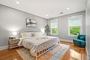 3 chambres, fer et planche à repasser, Wi-Fi, draps fournis