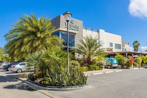 3 bedrooms - Waykiri Modern Condo 3 Bed 2 Bath Walk to Marriott (Noord)