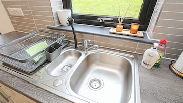 Kühlschrank, Mikrowelle, Ofen, Wasserkocher