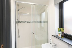 Dusche, Handtücher, Seife, Shampoo