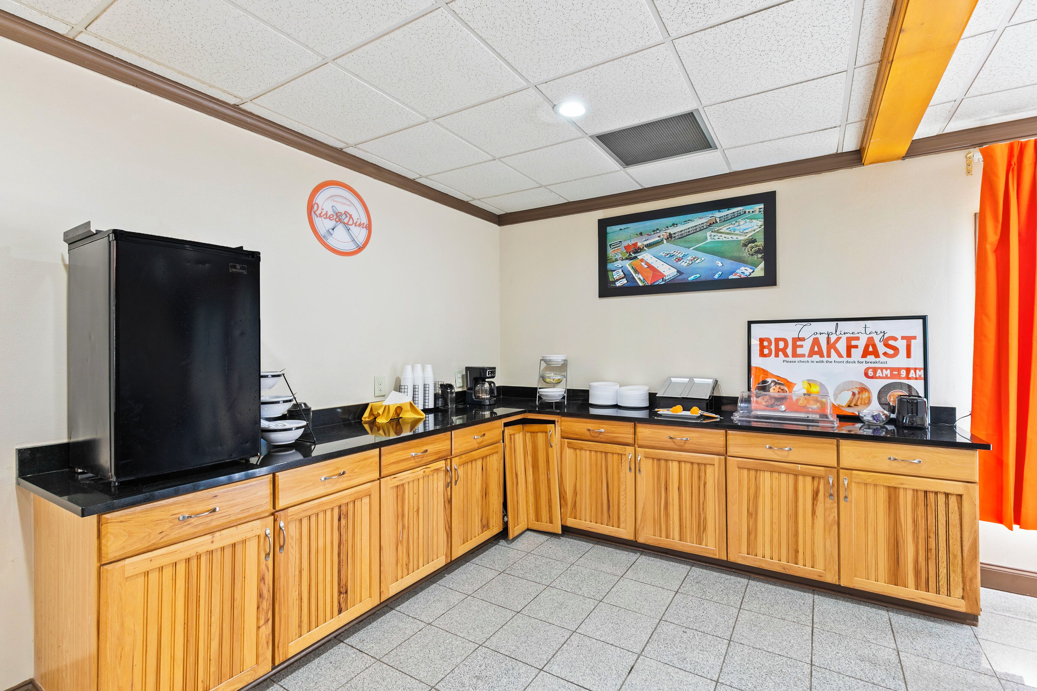 Free daily continental breakfast