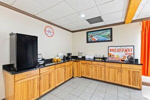 Δωρεάν ευρωπαϊκό πρωινό καθημερινά 