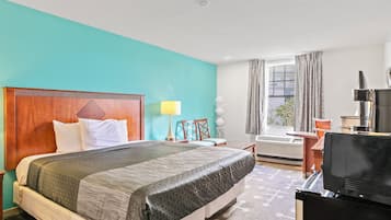 Premium kamer, 1 kingsize bed, niet-roken | Een bureau, een strijkplank/strijkijzer, gratis wifi, beddengoed