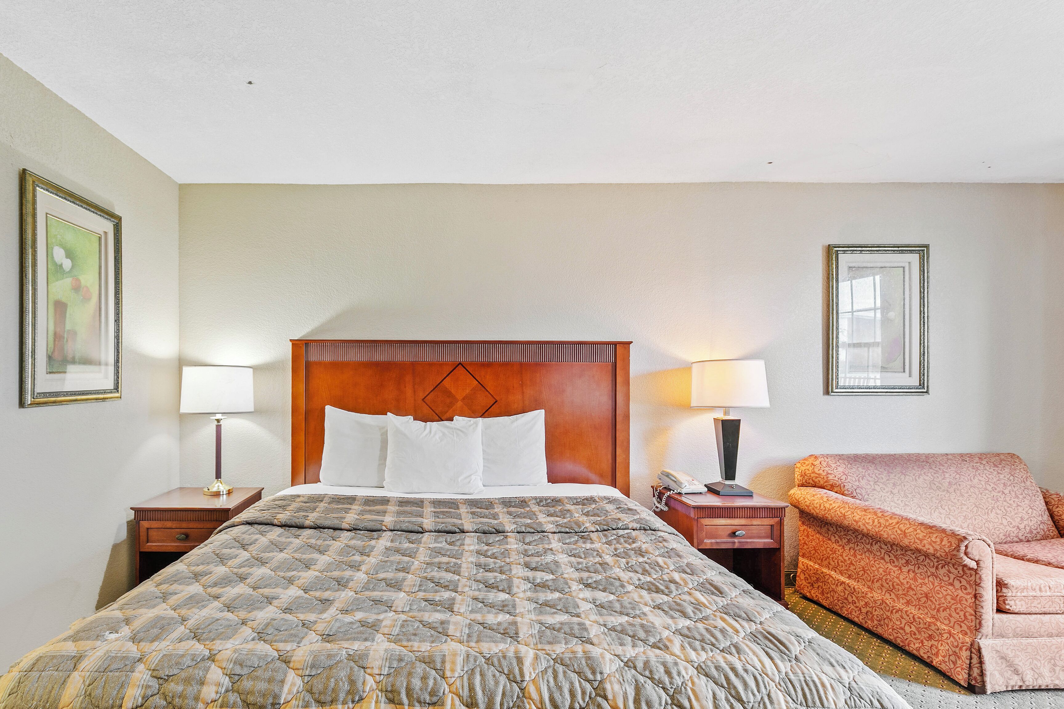 Δωμάτιο, 1 King Κρεβάτι, Μη Καπνιστών | Γραφείο, σίδερο/σιδερώστρα, δωρεάν Wi-Fi, κλινοσκεπάσματα 