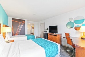 Premium Δωμάτιο, 2 Queen Κρεβάτια, Μη Καπνιστών | Γραφείο, σίδερο/σιδερώστρα, δωρεάν Wi-Fi, κλινοσκεπάσματα 