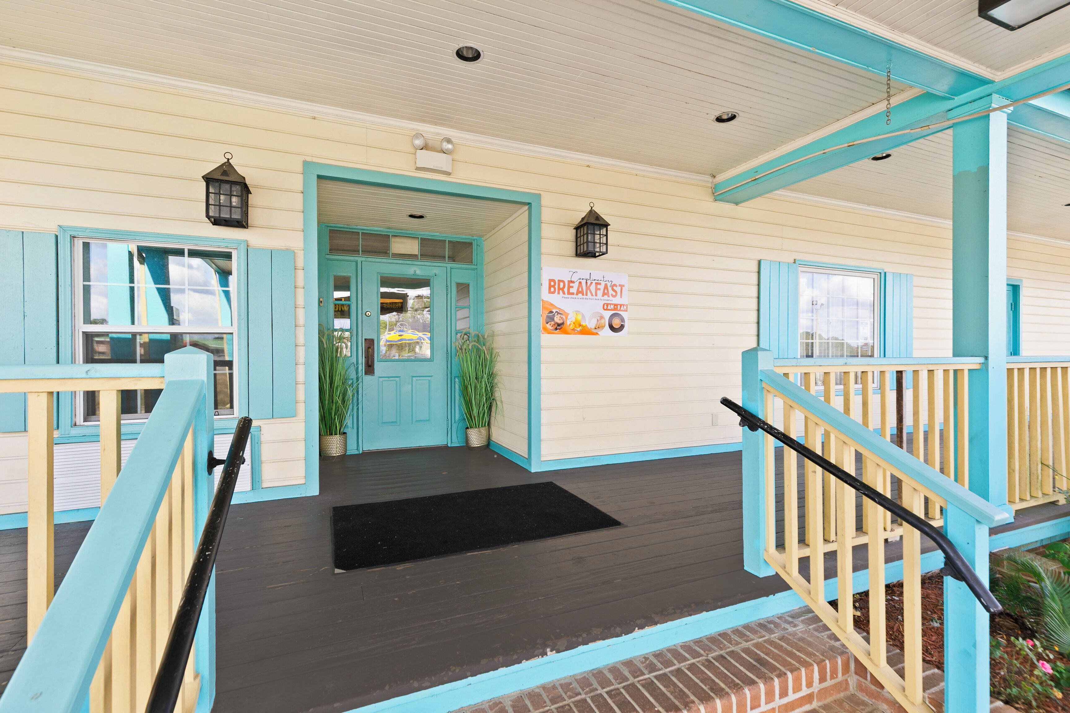 Free daily continental breakfast