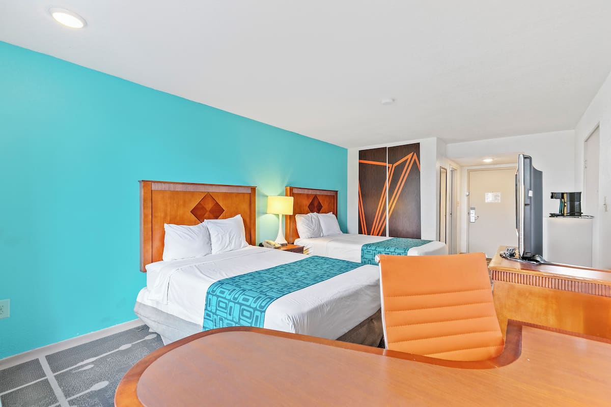 Premium-værelse - 2 queensize-senge - ikke-ryger | Skrivebord, strygejern/strygebræt, gratis Wi-Fi, sengetøj