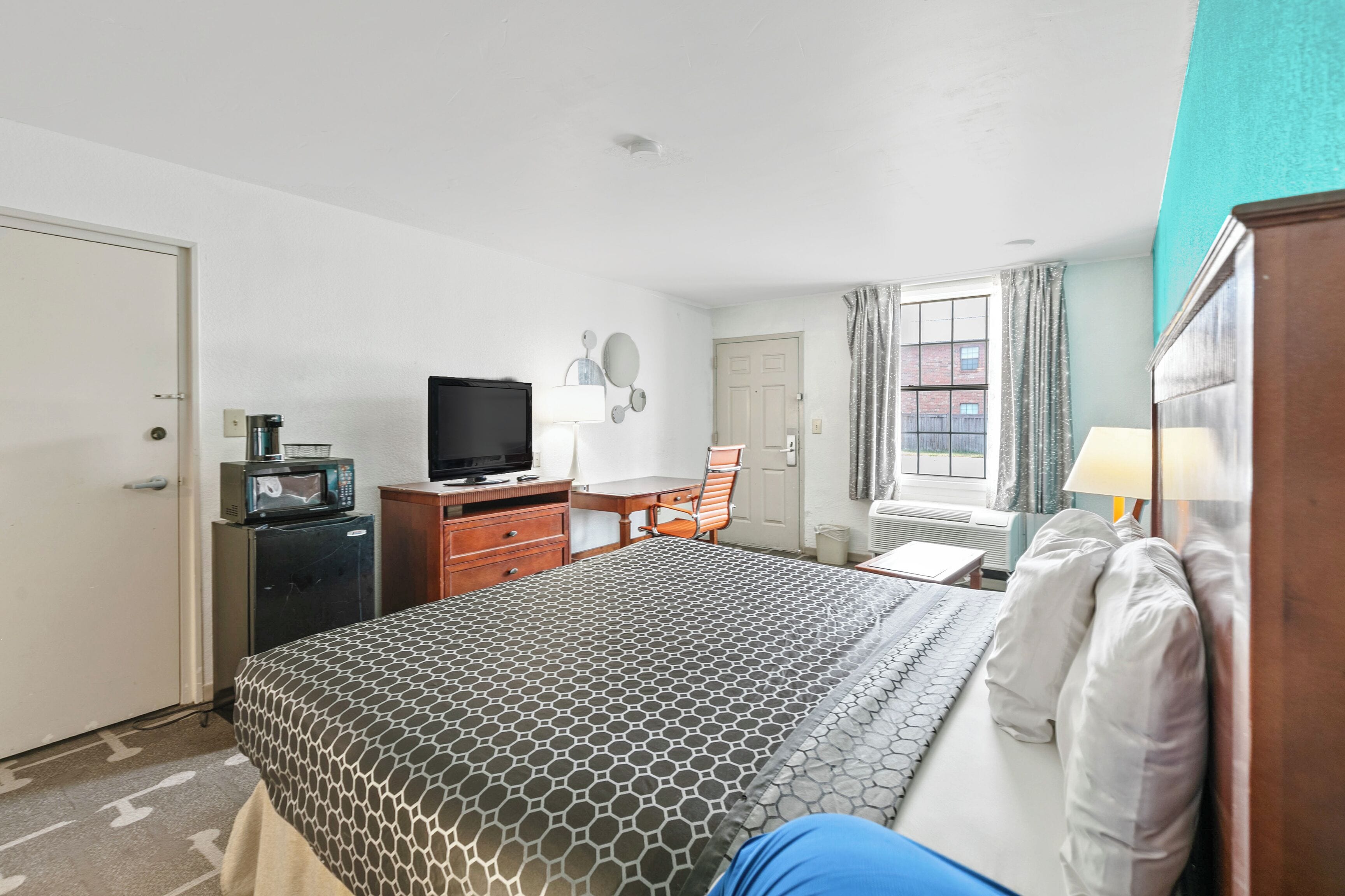 Premium Δωμάτιο, 1 King Κρεβάτι, Καπνιστών | Γραφείο, σίδερο/σιδερώστρα, δωρεάν Wi-Fi, κλινοσκεπάσματα 