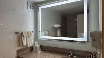 Bathtub, free toiletries, hair dryer, towels