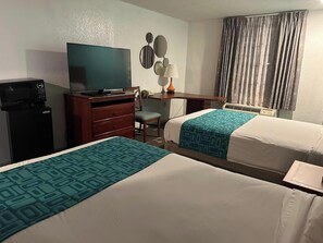 Desk, iron/ironing board, free WiFi, bed sheets - Moonlight Inn Hotel O Hattiesburg, MS (Hattiesburg)