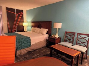 Escrivaninha, ferros/tábuas de passar roupa, Wi-Fi de cortesia