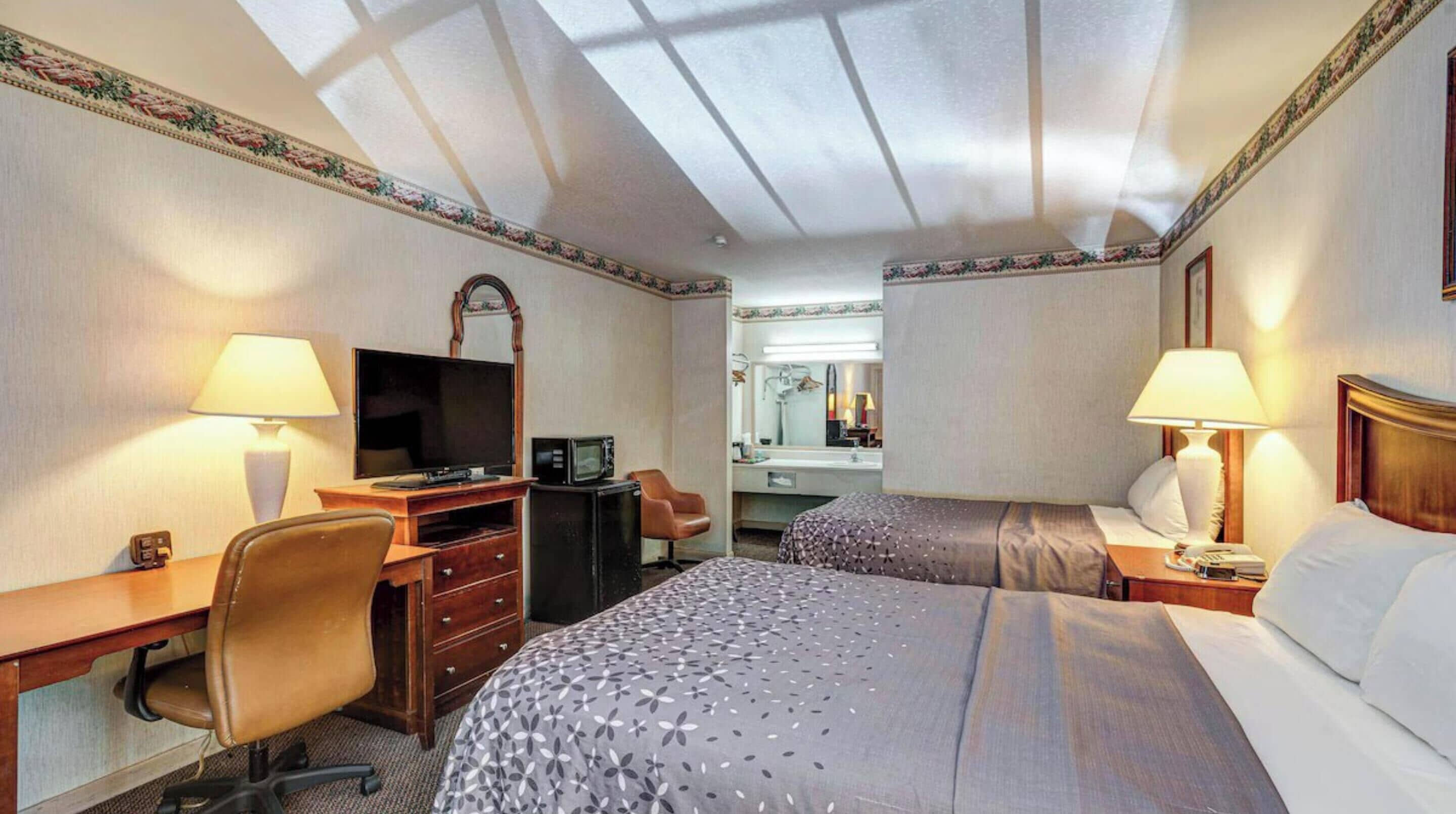 Desk, iron/ironing board, free WiFi, bed sheets