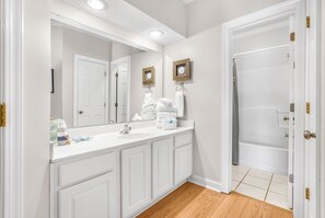 Apartment | 3 bedrooms - Dolphin Harbor 1B Bay Beach Access Sleeps 10 (Orange Beach)