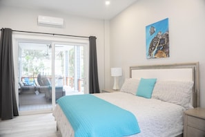 4 bedrooms, iron/ironing board, free WiFi, bed sheets - Blue Paradise House, Lawson Rock (Sandy Bay)