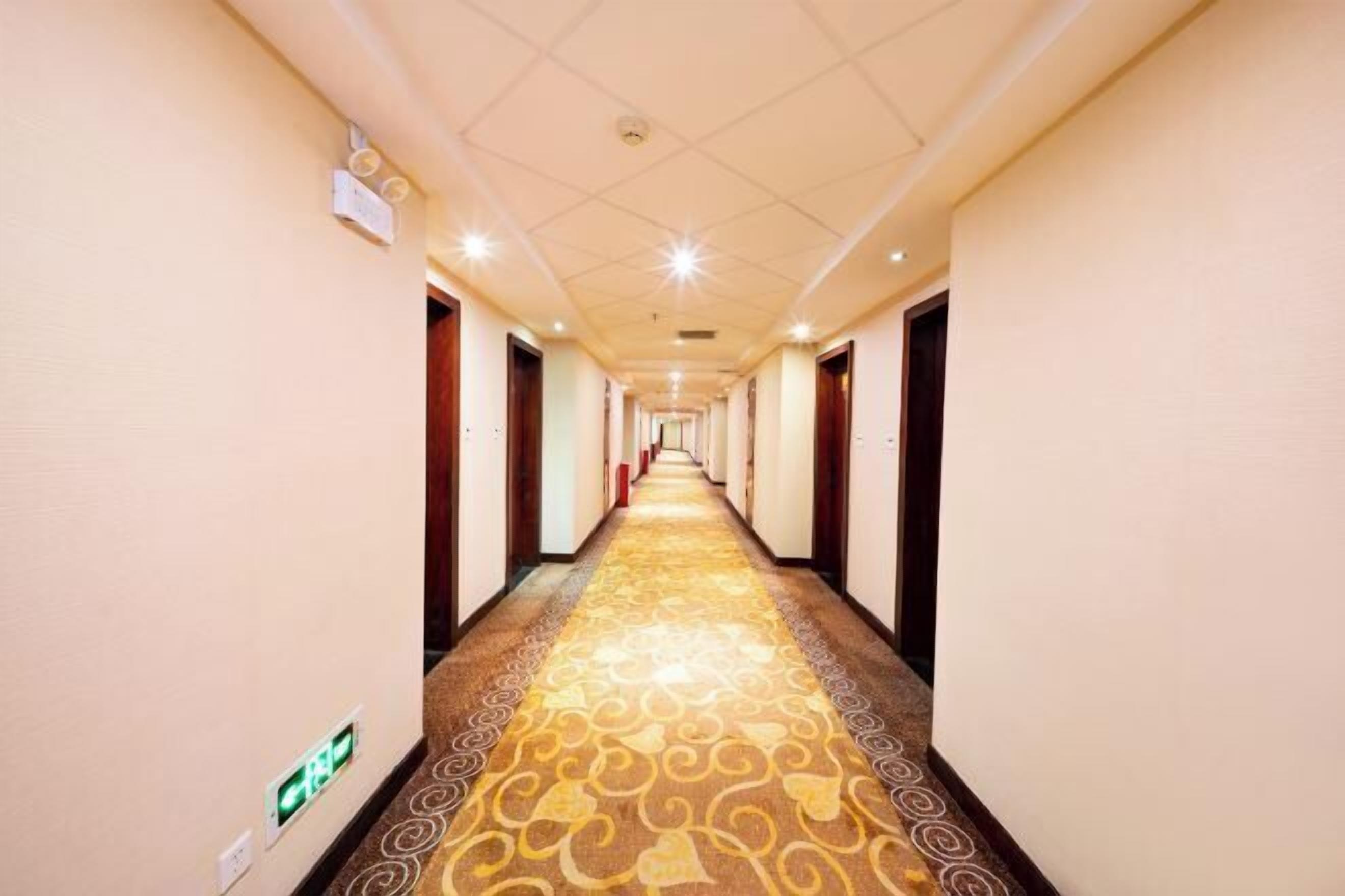 المنشأة من الداخل