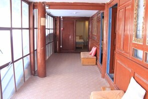 Room - Yinian Zhijian Hostel (Shangri-La)