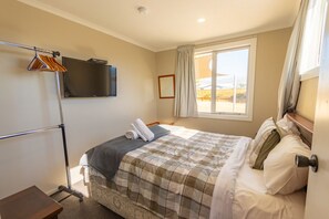 4 bedrooms, free WiFi, bed sheets
