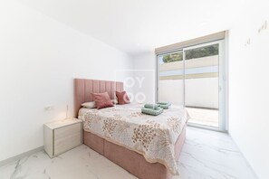 3 sovrum, strykjärn/strykbräda, gratis wi-fi och sängkläder