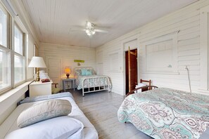 7 bedrooms, iron/ironing board, Internet, bed sheets
