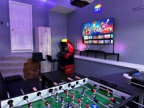 Games room - Charming 2-bedroom townhome with game room, WiFi, AC, only 10 min to Dollywood. (Sevierville)