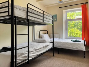 A bunk bed room with a window and a radiator. - 2 bedroom accommodation in Tylorstown (Tylorstown)