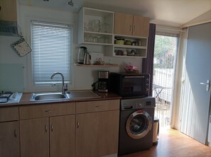 Private kitchen - Loc.6 Pers. Camping4 Proche Mer, Bassin de Thau : Nature, Culture, Festivités (Vic-la-Gardiole)