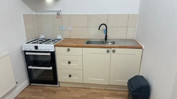Apartment, Private Bathroom | Private kitchen