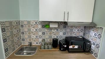 Superior Studio Suite, Multiple Beds, Kitchenette | Room amenity