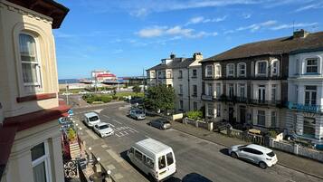 Basic-herbergi fyrir einn - einkabaðherbergi - sjávarsýn að hluta | Strönd