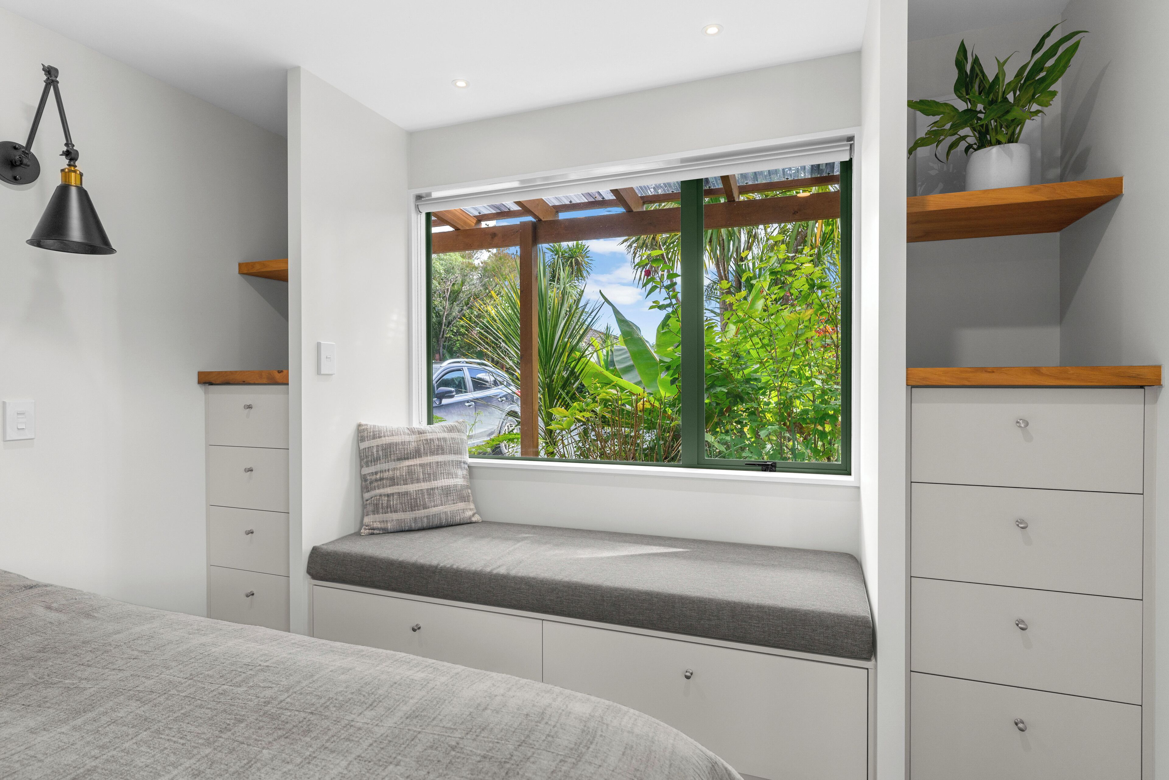 4 bedrooms, desk, iron/ironing board, free WiFi