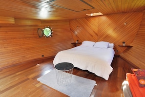 Chambre Familiale, vue fleuve | Rideaux occultants, fer et planche Ă repasser, Wi-Fi gratuit