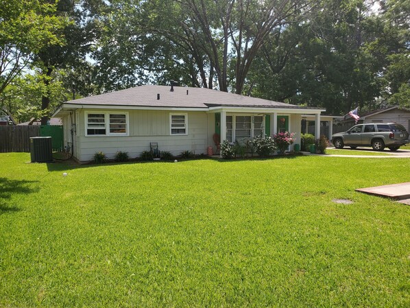 Exterior - Perfect for a relaxing stay in a quiet and peaceful setting.  (Monroe)